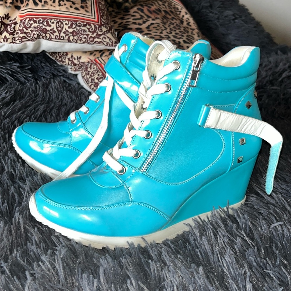 Forever brand high top fashion shoe